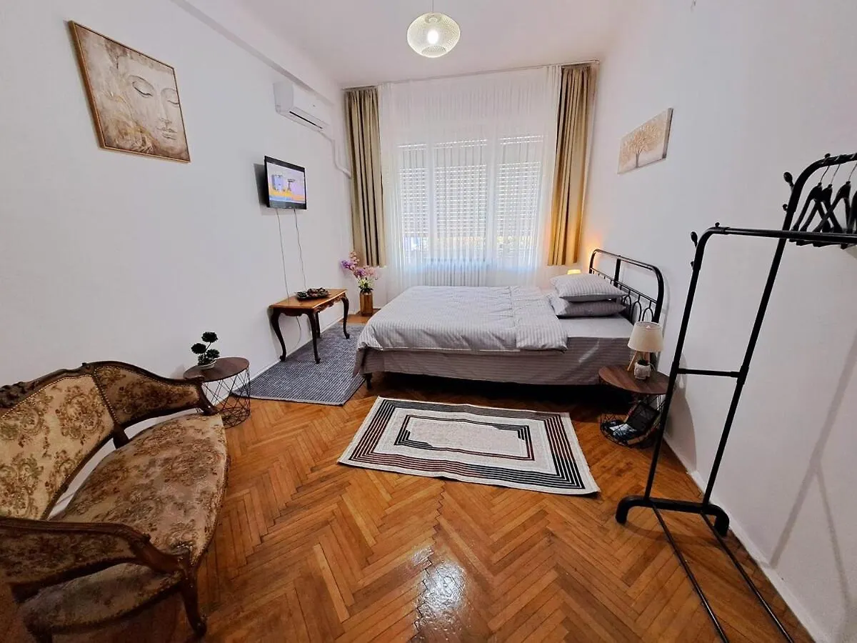Elegant Central Flat 2Br Bucharest